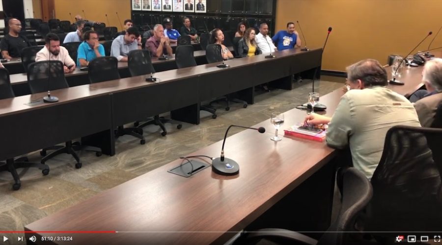 Saberes dos Mestres na Capital: Salvaguarda da Capoeira. Este encontro foi organizado pelo Mestre Cafú - Tiago Luís da Silva Baldez, no dia 13 de Dezembro de 2018, na Ordem dos Advogados do Brasil - OAB, em Brasília. Abriu a Cerimônia o Presidente da Comissão da Memória da Verdade, Alisson Rafael Sousa Lopes e encerrou-a o Superintendente do Instituto do Patrimônio Histórico e Artístico Nacional - IPHAN, Carlos Madson Reis. Brasília, Distrito Federal/DF, Brasil. IMG_3409. 13,17 GB. 19h15. 11 de dezembro de 2018. 03.