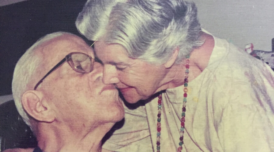 Mozart Geraldo Teixeira e Célia Couto Teixeira: Beijo do Papai e da Mamãe. IMG_2034. 5,6 MB. 07h43. 06 de setembro de 2018. jpg.