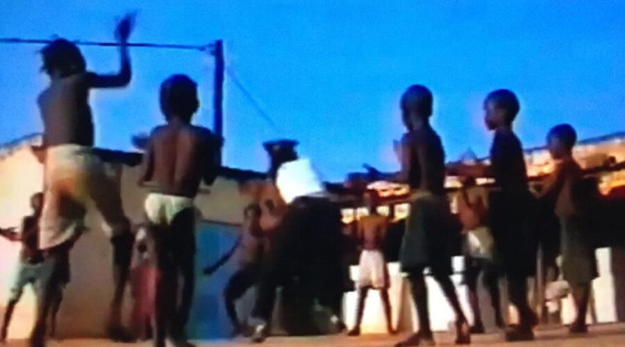 Universidade livre de Estudos Culturais da Capoeira - Universidade da Capoeira - UNICAPOEIRA: Os Primeiros Passos da Capoeira no Burquina Faso - Uagadugu - África Ocidental. Acervo Mestre André Luiz Lacé Lopes. Quilombo do Leblon, Rio de Janeiro/RJ, Brasil. Mestre Polêmico - Professor João Couto Teixeira. 303,4 MB. 08h52. 16 de outubro de 2019. mp4.
