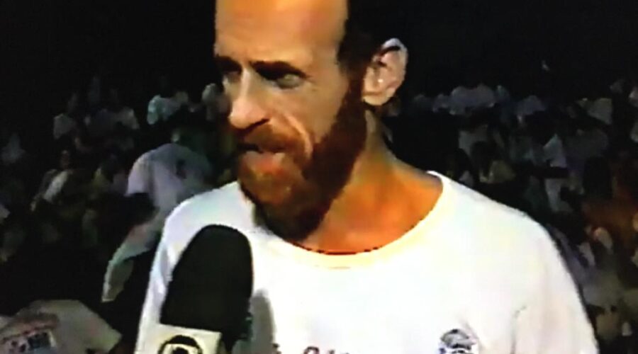 Universidade livre de Estudos Culturais da Capoeira - Universidade da Capoeira - UNICAPOEIRA: I Jogos Internacionais - Abadá, Mestre Camisa - José Tadeu Carneiro Cardoso. Acervo Mestre André Luiz Lacé Lopes. Quilombo do Leblon, Rio de Janeiro/RJ, 1997, Brasil. Mestre Polêmico - Professor João Couto Teixeira. 932,5 MB. 08h47. 16 de outubro de 2019. mp4.