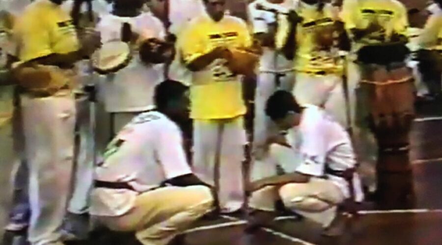 Universidade livre de Estudos Culturais da Capoeira - Universidade da Capoeira - UNICAPOEIRA: Professor Fanho - Everton de Freitas Batista - 2º Batizado. SESC - Serviço Social do Comércio, Tijuca, Rio de Janeiro/RJ, Brasil, 1985. Acervo Mestre André Luiz Lacé Lopes. Mestre Polêmico - Professor João Couto Teixeira. 1,88 GB. 08h44. 16 de outubro de 2019. mp4.