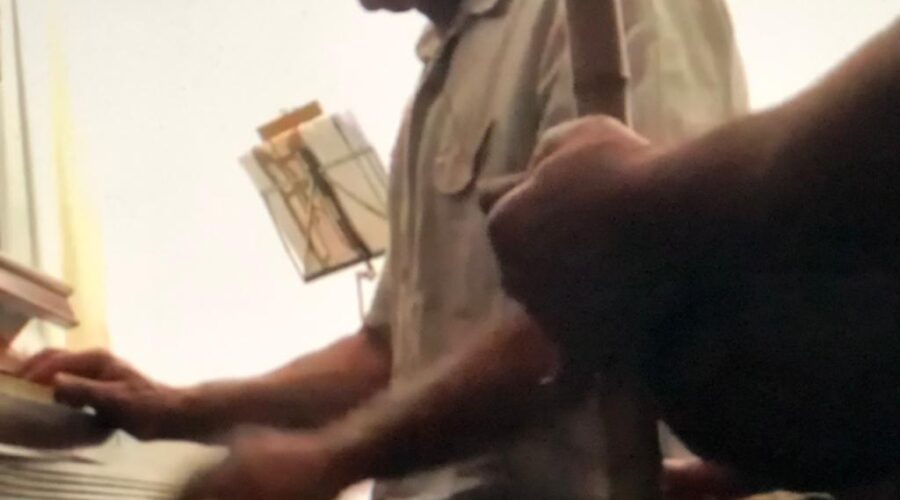 Berimbau e Piano: Músico, Compositor e Inventor Têvo - Estêvão Couto Teixeira - Caminhos Maiores. Sala de Música, Matriz, Rua Doutor José Cesário, Número 58, Bairro Passos, Juiz de Fora, Minas Gerais/MG, Brasil. Registro de Capoeira Mestre Polêmico - Professor João Couto Teixeira. IMG_9757. 686,7 MB. 19h41. 31 de agosto de 2019. HD 720p.