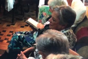 Dudú - Faustino Luiz Couto Teixeira: Quem Vai Nos Separar? Ofício Divina Célia Couto Teixeira. Teita - Maria Tereza Goulart Bustamante Teixeira, Neném - Ana Maria Couto Teixeira, Neneca - Maria José Meneses Grippi, Maria Inês Carvalho, Rozaly Mattos, Têvo - Estêvão Couto Teixeira, Salete Libardoni, Tiago Bustamante Teixeira, Laura Maria Morais Teixeira, Lis Couto Teixeira e Sérgio Goulart Teixeira. Sala de Jantar, Matriz, Rua Doutor José Cesário, Número 58, Bairro Passos, Juiz de Fora, Minas Gerais/MG, Brasil. Registro de Capoeira Mestre Polêmico - Professor João Couto Teixeira. IMG_4238. 432,2 MB. 19h45. 02 de maio de 2019.