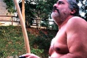 Somssentena: Capoeira Mestres Quinho - Henrique Couto Teixeira e Polêmico. Rua Antônio Carlos Pereira, Tigüera 360/363, Juiz de Fora, Minas Gerais/MG, Brasil. Registro de Capoeira Mestre Polêmico - Professor João Couto Teixeira. IMG_0535. 2,09 GB. 17h16. 16 de abril de 2020.