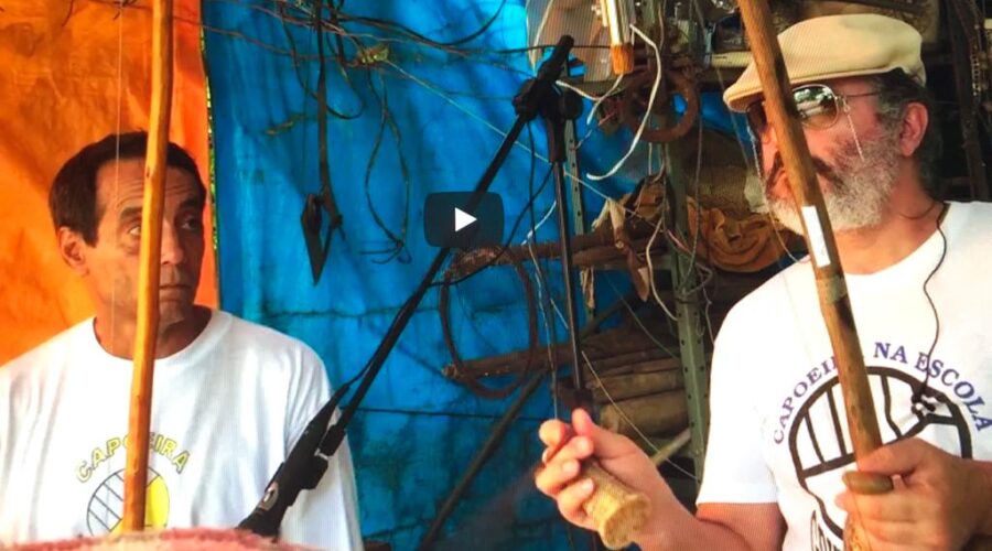 Universidade Livre de Estudos Culturais da Capoeira - Universidade da Capoeira - UNICAPOEIRA: Orquestra Harmônica de Berimbaus. Capoeira Mestres Bom Menino, Laura Cavalieri Bisio, Jorge Martins Rodrigues e Ana Maria Couto Teixeira. Chácara Pau D'Óleo, Residencial Café Planalto, Sobradinho, Distrito Federal/DF, Brasil. Registro de Capoeira Mestre Polêmico - Professor João Couto Teixeira. IMG_0048. 556 MB. 12h01. 31 de outubro de 2015.