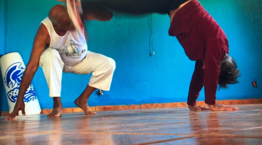Universidade Livre de Estudos Culturais da Capoeira - Universidade da Capoeira - UNICAPOEIRA: Treino. Finta, Meia Lua e Aú. Mestres Dom Ivan Zacarias Guimarães Gobbo e Clodoaldo Alberico Galindo de Moraes. Lago Oeste, Sobradinho, Distrito Federal/DF, Brasil. Registro de Capoeira Mestre Polêmico - Professor João Couto Teixeira. IMG_1369. 700,6 MB. 10h32. 06 de novembro de 2015.