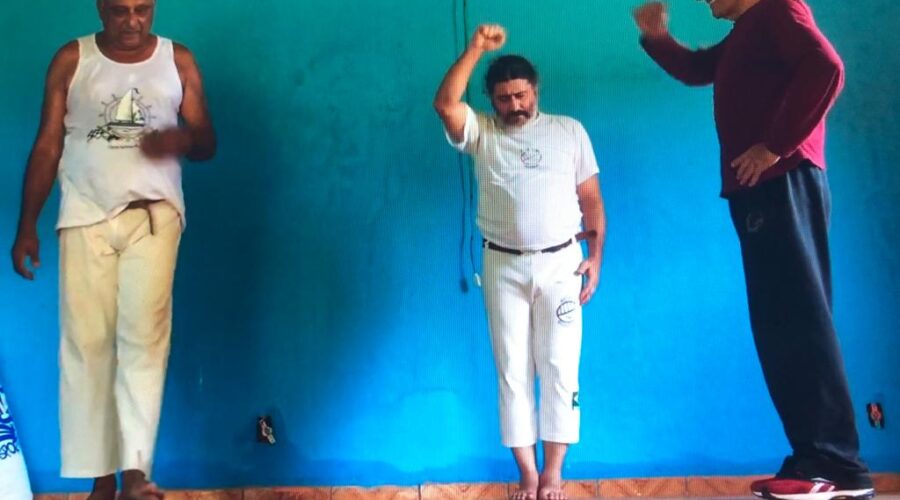Universidade Livre de Estudos Culturais da Capoeira - Universidade da Capoeira - UNICAPOEIRA: Treino. Conversa Final. Mestres Dom Ivan Zacarias Guimarães Gobbo e Clodoaldo Alberico Galindo de Moraes. Lago Oeste, Sobradinho, Distrito Federal/DF, Brasil. Registro de Capoeira Mestre Polêmico - Professor João Couto Teixeira. IMG_1370. 235,8 MB. 10h32. 06 de novembro de 2015.
