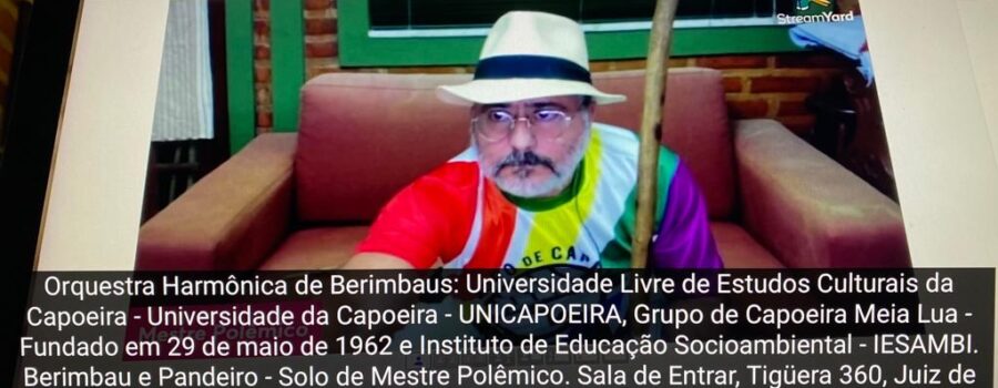 Orquestra Harmônica de Berimbaus: Universidade Livre de Estudos Culturais da Capoeira - Universidade da Capoeira - UNICAPOEIRA, Grupo de Capoeira Meia Lua - Fundado em 29 de maio de 1962 e Instituto de Educação Socioambiental - IESAMBI. Berimbau e Pandeiro - Solo de Mestre Polêmico. Sala de Entrar, Tigüera 360, Juiz de Fora, Minas Gerais/MG, Brasil. Registro de Capoeira Mestre Polêmico - Professor João Couto Teixeira. IMG_5694. 1,17 GB. 18h58. Quinta-feira, 28 de Outubro de 2021. HD 1080p.