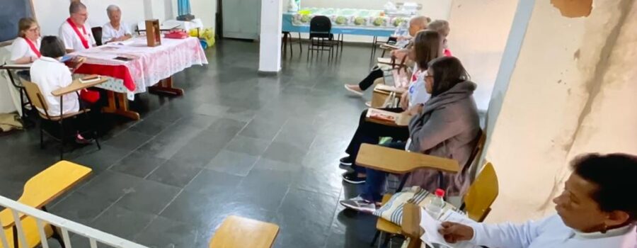Apóstol@s da Oração: Retiro. Salão Paroquial, Igreja Nossa Senhora Mãe de Deus, Bairro Nossa Senhora de Lourdes, Juiz de Fora, Minas Gerais/MG, Brasil. Registro de Capoeira Mestre Polêmico - Professor João Couto Teixeira. IMG_8666. 6,09 GB. 16h00. Quarta-feira, 21 de Junho de 2023. HD 1080p. Universidade Livre de Estudos Culturais da Capoeira - Universidade da Capoeira - UNICAPOEIRA, Instituto de Educação Socioambiental - IESAMBI, Associação de Capoeira - ASCA e Grupo de Capoeira MEIA LUA - Fundado Terça-feira, 29 de Maio de 1962. Seja membro deste canal e ganhe benefícios: https://www.youtube.com/channel/UCE6HrA5Y_VZ4-hgw8FG13aw/join