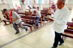 Terço dos Homens em Família. Ministro Extraordinário da Sagrada Comunhão Amaro Azevedo. Igreja Nossa Senhora Mãe de Deus, Bairro Nossa Senhora de Lourdes, Juiz de Fora, Minas Gerais/MG, Brasil. Registro de Capoeira Mestre Polêmico - Professor João Couto Teixeira. IMG_9483. 3,6 GB. 09h15. Domingo, 07 de Abril de 2024. HD 1080p. MOV. Universidade Livre de Estudos Culturais da Capoeira - Universidade da Capoeira - UNICAPOEIRA, Instituto de Educação Socioambiental - IESAMBI, Associação de Capoeira - ASCA e Grupo de Capoeira MEIA LUA - Fundado Terça-feira, 29 de Maio de 1962. Seja membro deste canal e ganhe benefícios: https://www.youtube.com/channel/UCE6HrA5Y_VZ4-hgw8FG13aw/join