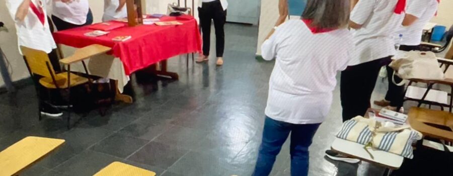 Apóstol@s da Oração ao Sagrado Coração de Jesus. Reunião. Salão Paroquial, Igreja Nossa Senhora Mãe de Deus, Bairro Nossa Senhora de Lourdes, Juiz de Fora, Minas Gerais/MG, Brasil. Registro de Capoeira Mestre Polêmico - Professor Doutor João Couto Teixeira. IMG_0032. 6,38 GB. 16h00. Sexta-feira, 06 de Setembro de 2024. HD 1080p. MOV. Universidade Livre de Estudos Culturais da Capoeira - Universidade da Capoeira - UNICAPOEIRA, Instituto de Educação Socioambiental - IESAMBI, Associação de Capoeira - ASCA e Grupo de Capoeira MEIA LUA - Fundado Terça-feira, 29 de Maio de 1962. Seja membro deste canal e ganhe benefícios: https://www.youtube.com/channel/UCE6HrA5Y_VZ4-hgw8FG13aw/join PIX - polemico72@hotmail.com
