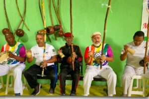 Berimbaus e Pandeiro: Batuque e Cantoria. Mestres Joãos. Jô - João Mendes Batista Barbosa Filho, Sabão - João Batista Lage Barbosa, Polêmico, Coroa - Mauro Delfino da Silva e Carlos. Academia de capoeira Pequenos Libertadores, Rua Luiz Basílio Castor, Número 259, Bairro Santa Luzia, Juiz de Fora, Minas Gerais/MG, Brasil. Registro de Capoeira Mestre Polêmico - Professor Doutor João Couto Teixeira. IMG_9906. 11,46 GB. 09h12. Sábado, 20 de Julho de 2024. HD 1080p. MOV. Universidade Livre de Estudos Culturais da Capoeira - Universidade da Capoeira - UNICAPOEIRA, Instituto de Educação Socioambiental - IESAMBI, Associação de Capoeira - ASCA e Grupo de Capoeira MEIA LUA - Fundado Terça-feira, 29 de Maio de 1962. Orquestra Harmônica de Berimbaus. Seja membro deste canal e ganhe benefícios: https://www.youtube.com/channel/UCE6HrA5Y_VZ4-hgw8FG13aw/join PIX - polemico72@hotmail.com