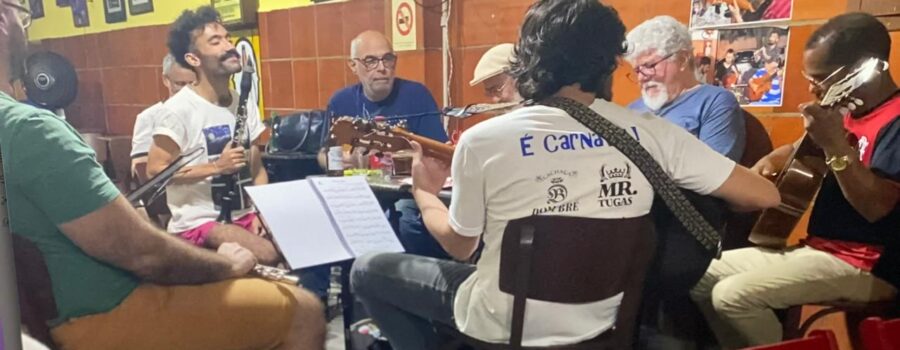 Clube do Choro: Neném - Ana Maria Couto Teixeira, Xico - Francisco de Assis Couto Teixeira, Salete Libardoni e Laura Maria Moraes Teixeira. Bairro Grambery, Juiz de Fora, Minas Gerais/MG, Brasil. Registro de Capoeiras Estrela Dalva - Artista Plástica e Cineasta Salete Libardoni e Mestre Polêmico - Professor Doutor João Couto Teixeira. IMG_6340/9. 5,45 GB. 20h15/57. Segunda-feira, 16 de Setembro de 2024. HD 1080p. MOV. Universidade Livre de Estudos Culturais da Capoeira - Universidade da Capoeira - UNICAPOEIRA, Instituto de Educação Socioambiental - IESAMBI, Associação de Capoeira - ASCA e Grupo de Capoeira MEIA LUA - Fundado Terça-feira, 29 de Maio de 1962. Orquestra Harmônica de Berimbaus. Seja membro deste canal e ganhe benefícios: https://www.youtube.com/channel/UCE6HrA5Y_VZ4-hgw8FG13aw/join PIX - polemico72@hotmail.com