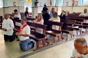 Terço dos Homens em Família: Coordenador Cláudio Luiz Farias. Igreja Nossa Senhora Mãe de Deus, Bairro Nossa Senhora de Lourdes, Juiz de Fora, Minas Gerais/MG, Brasil. Registro de Capoeira Mestre Polêmico - Professor Doutor João Couto Teixeira. IMG_9917. 3,94 GB. 09h15. Domingo, 28 de Julho de 2024. HD 1080p. MOV. Universidade Livre de Estudos Culturais da Capoeira - Universidade da Capoeira - UNICAPOEIRA, Instituto de Educação Socioambiental - IESAMBI, Associação de Capoeira - ASCA e Grupo de Capoeira MEIA LUA - Fundado Terça-feira, 29 de Maio de 1962. Seja membro deste canal e ganhe benefícios: https://www.youtube.com/channel/UCE6HrA5Y_VZ4-hgw8FG13aw/join PIX - polemico72@hotmail.com