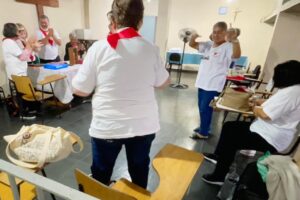 Reunião: Apóstol@s da Oração ao Sagrado Coração de Jesus. Salão Paroquial, Igreja Nossa Senhora Mãe de Deus, Bairro Nossa Senhora de Lourdes, Juiz de Fora, Minas Gerais/MG, Brasil. Registro de Capoeira Mestre Polêmico - Professor Doutor João Couto Teixeira. IMG_0077. 7,06 GB. 16h00. Sexta-feira, 04 de Outubro de 2024. HD 1080p. MOV. Universidade Livre de Estudos Culturais da Capoeira - Universidade da Capoeira - UNICAPOEIRA, Instituto de Educação Socioambiental - IESAMBI, Associação de Capoeira - ASCA e Grupo de Capoeira MEIA LUA - Fundado Terça-feira, 29 de Maio de 1962. Seja membro deste canal e ganhe benefícios: https://www.youtube.com/channel/UCE6HrA5Y_VZ4-hgw8FG13aw/join PIX - polemico72@hotmail.com