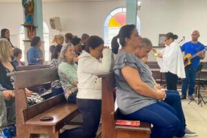 Celebração Eucarística: Padre Luiz Carlos Vitório. Ministro Extraordinário da Sagrada Comunhão Amaro Azevedo. Salmo 92 - Deus é Rei e se Vestiu de Magestade, Glória ao Senhor - Sebastião Rosa Leite Filho. Pastoral da Música Abraão Rocha. Igreja Nossa Senhora Mãe de Deus, Bairro Nossa Senhora de Lourdes, Juiz de Fora, Minas Gerais/MG, Brasil. Registro de Capoeira Mestre Polêmico - Professor Doutor João Couto Teixeira. IMG_0180. 8,11 GB. 08h00. Domingo, 24 de Novembro de 2024. HD 1080p. MOV. Universidade Livre de Estudos Culturais da Capoeira - Universidade da Capoeira - UNICAPOEIRA, Instituto de Educação Socioambiental - IESAMBI, Associação de Capoeira - ASCA e Grupo de Capoeira MEIA LUA - Fundado Terça-feira, 29 de Maio de 1962. Seja membro deste canal e ganhe benefícios: https://www.youtube.com/channel/UCE6HrA5Y_VZ4-hgw8FG13aw/join PIX - polemico72@hotmail.com