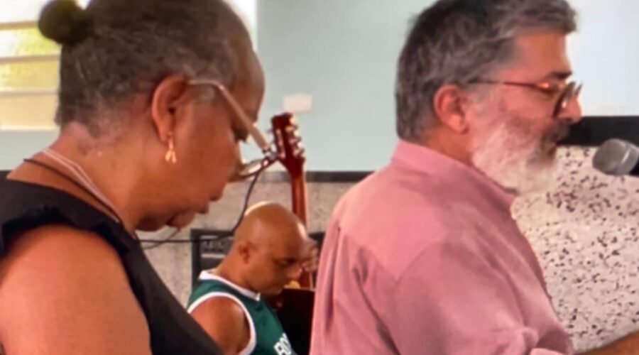 Música Pastoral: Ensaio para Celebrações do Tempo Comum. Pastoral da Música Isabel Silva de Sousa Borges, Capoeira Mestres Polêmico e Avatar de Gravatá - Giovanni Diomedson de Andrade. Igreja Nossa Senhora Mãe de Deus, Bairro Nossa Senhora de Lourdes, Juiz de Fora, Minas Gerais/MG, Brasil. Registro de Capoeira Mestre Polêmico - Professor João Couto Teixeira. IMG_0454. 2,47 GB. 09h00. Sábado, 18 de Janeiro de 2025. HD 1080p. MOV. Universidade Livre de Estudos Culturais da Capoeira - Universidade da Capoeira - UNICAPOEIRA, Instituto de Educação Socioambiental - IESAMBI, Associação de Capoeira - ASCA e Grupo de Capoeira MEIA LUA - Fundado Terça-feira, 29 de Maio de 1962. http://universidadedacapoeira.com/ Seja membro deste canal e ganhe benefícios: https://www.youtube.com/channel/UCE6HrA5Y_VZ4-hgw8FG13aw/join PIX - polemico72@hotmail.com