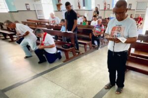 Terço dos Homens em Família: Diácono Márcio Rosa dos Santos. Igreja Nossa Senhora Mãe de Deus, Bairro Nossa Senhora de Lourdes, Juiz de Fora, Minas Gerais/MG, Brasil. Registro de Capoeira Mestre Polêmico - Professor Doutor João Couto Teixeira. IMG_0455. 3,77 GB. 09h15. Domingo, 19 de Janeiro de 2025. HD 1080p. MOV. Universidade Livre de Estudos Culturais da Capoeira - Universidade da Capoeira - UNICAPOEIRA, Instituto de Educação Socioambiental - IESAMBI, Associação de Capoeira - ASCA e Grupo de Capoeira MEIA LUA - Fundado Terça-feira, 29 de Maio de 1962. http://universidadedacapoeira.com/ Seja membro deste canal e ganhe benefícios: https://www.youtube.com/channel/UCE6HrA5Y_VZ4-hgw8FG13aw/join PIX - polemico72@hotmail.com