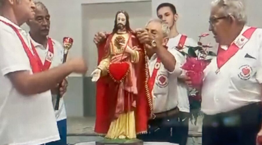 Apóstol@s da Oração: Encontro com Jesus. Forania Nossa Senhora Mãe de Deus. Celebração Eucarística e Palestra Os Nove Passos - Padre Cássio Barbosa de Castro. O Caminho do Coração - Diácono Carlos Rogério Rossi. Maratona Movimento Eucarístico Jovem - MEJ. Palestra Ano Jubilar - Padre Eder Luiz Pereira. Paróquia Sant'Ana, Bairro Vila Ideal, Juiz de Fora, Minas Gerais/MG, Brasil. Registro de Capoeira Mestre Polêmico - Professor João Couto Teixeira. 1,96 GB. 08h07. Domingo, 09 de Fevereiro de 2025. HD 1080. MOV. Universidade Livre de Estudos Culturais da Capoeira - Universidade da Capoeira - UNICAPOEIRA, Instituto de Educação Socioambiental - IESAMBI, Associação de Capoeira - ASCA e Grupo de Capoeira MEIA LUA - Fundado Terça-feira, 29 de Maio de 1962. Orquestra Harmônica de Berimbaus. http://universidadedacapoeira.com/ Seja membro deste canal e ganhe benefícios: https://www.youtube.com/channel/UCE6HrA5Y_VZ4-hgw8FG13aw/join PIX - polemico72@hotmail.com
