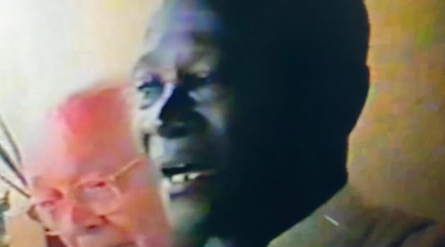 Mestre Dom Ivan Zacarias Guimarães Gobbo: Fotos dos Mestres Onça Tigre - Doutor Milton Freire de Carvalho, Gato Preto Doirado de Santo Amaro da Purificação na Bahia - José Luiz Gabriel Góes, Polêmico, Estrela Dalva - Artista Plástica e Cineasta Salete Libardoni. Sobradinho, Distrito Federal/DF, Brasil. Registro de Capoeira Mestre Polêmico - Professor Doutor João Couto Teixeira. 329,4 MB. Terça-feira, 06 de Julho de 2004. HD 1080p. MOV. Universidade Livre de Estudos Culturais da Capoeira - Universidade da Capoeira - UNICAPOEIRA, Instituto de Educação Socioambiental - IESAMBI, Associação de Capoeira - ASCA e Grupo de Capoeira MEIA LUA - Fundado Terça-feira, 29 de Maio de 1962. Orquestra Harmônica de Berimbaus. http://universidadedacapoeira.com/ Seja membro deste canal e ganhe benefícios: https://www.youtube.com/channel/UCE6HrA5Y_VZ4-hgw8FG13aw/join PIX - polemico72@hotmail.com