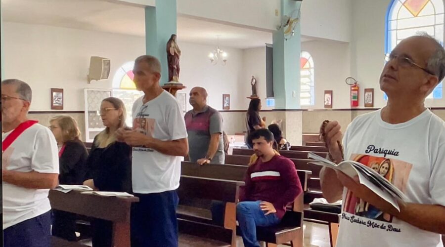 Terço dos Homens em Família - Coordenador Cláudio Luiz Farias. Igreja Nossa Senhora Mãe de Deus, Bairro Nossa Senhora de Lourdes, Juiz de Fora, Minas Gerais/MG, Brasil. Registro de Capoeira Estrela Dalva - Artista Plástica e Cineasta Salete Libardoni. IMG_6187. 3,76 GB. 09h15. Domingo, 18 de Maio de 2025. HD 1080p. MOV. Universidade Livre de Estudos Culturais da Capoeira - Universidade da Capoeira - UNICAPOEIRA, Instituto de Educação Socioambiental - IESAMBI, Associação de Capoeira - ASCA e Grupo de Capoeira MEIA LUA - Fundado Terça-feira, 29 de Maio de 1962. http://universidadedacapoeira.com/ Seja membro deste canal e ganhe benefícios: https://www.youtube.com/channel/UCE6HrA5Y_VZ4-hgw8FG13aw/join PIX - polemico72@hotmail.com