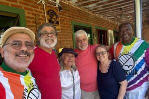 A Capoeira e o Berimbau: Ensaio. Pulika - Paulo Couto Teixeira, Tata - Maria Célia Couto Teixeira, Capoeira Mestres Asè Dudú - Faustino Luiz Couto Teixeira e Coroa - Mauro Delfino da Silva. Varanda, Tigüéra 360, Juiz de Fora, Minas Gerais/MG, Brasil. Registro de Capoeira Mestre Polêmico - Professor Doutor João Couto Teixeira. IMG_0566/7. 3,75 GB. 11h29/13h06. Sábado, 10 de Maio de 2025. HD 1080p. MOV. Universidade Livre de Estudos Culturais da Capoeira - Universidade da Capoeira - UNICAPOEIRA, Instituto de Educação Socioambiental - IESAMBI, Associação de Capoeira - ASCA e Grupo de Capoeira MEIA LUA - Fundado Terça-feira, 29 de Maio de 1962. http://universidadedacapoeira.com/ Seja membro deste canal e ganhe benefícios: https://www.youtube.com/channel/UCE6HrA5Y_VZ4-hgw8FG13aw/join PIX - polemico72@hotmail.com