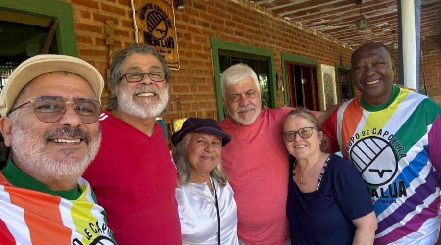 A Capoeira e o Berimbau: Ensaio. Pulika - Paulo Couto Teixeira, Tata - Maria Célia Couto Teixeira, Capoeira Mestres Asè Dudú - Faustino Luiz Couto Teixeira e Coroa - Mauro Delfino da Silva. Varanda, Tigüéra 360, Juiz de Fora, Minas Gerais/MG, Brasil. Registro de Capoeira Mestre Polêmico - Professor Doutor João Couto Teixeira. IMG_0566/7. 3,75 GB. 11h29/13h06. Sábado, 10 de Maio de 2025. HD 1080p. MOV. Universidade Livre de Estudos Culturais da Capoeira - Universidade da Capoeira - UNICAPOEIRA, Instituto de Educação Socioambiental - IESAMBI, Associação de Capoeira - ASCA e Grupo de Capoeira MEIA LUA - Fundado Terça-feira, 29 de Maio de 1962. http://universidadedacapoeira.com/ Seja membro deste canal e ganhe benefícios: https://www.youtube.com/channel/UCE6HrA5Y_VZ4-hgw8FG13aw/join PIX - polemico72@hotmail.com