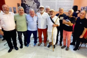 A Pá: Apresentação em Homenagem ao Deputado Ivan Barbosa. Diretório Central dos Estudantes - DCE, Universidade Federal e Prefeitura Municipal - UFJF e PJF, Bairro Centro, Juiz de Fora, Minas Gerais/MG, Brasil. Registro de Capoeira Mestre Polêmico - Professor Doutor João Couto Teixeira. IMG_0535. 5 GB. 18h00. Segunda-feira, 24 de Março de 2025. HD 1080p. MOV. Universidade Livre de Estudos Culturais da Capoeira - Universidade da Capoeira - UNICAPOEIRA, Instituto de Educação Socioambiental - IESAMBI, Associação de Capoeira - ASCA e Grupo de Capoeira MEIA LUA - Fundado Terça-feira, 29 de Maio de 1962. http://universidadedacapoeira.com/ Seja membro deste canal e ganhe benefícios: https://www.youtube.com/channel/UCE6HrA5Y_VZ4-hgw8FG13aw/join PIX - polemico72@hotmail.com