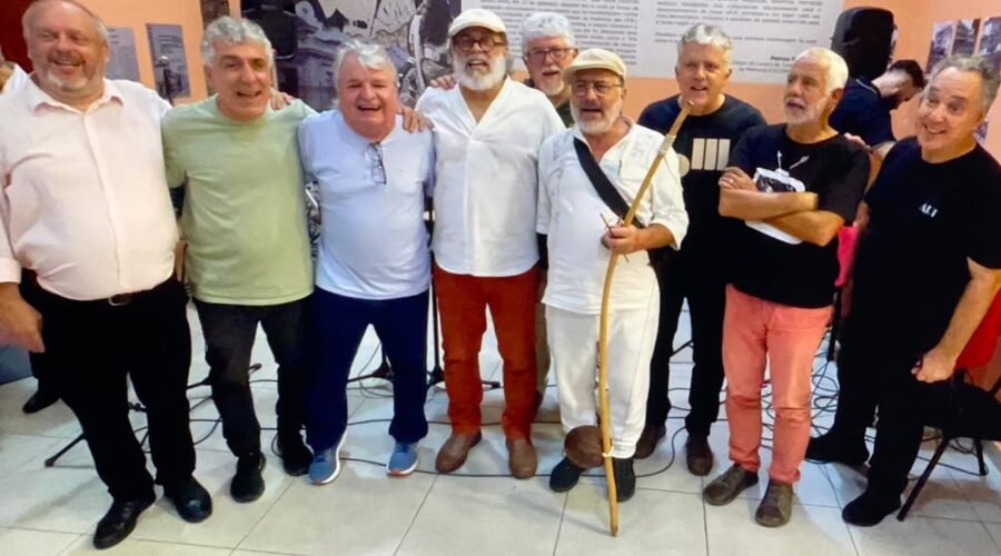 A Pá: Apresentação em Homenagem ao Deputado Ivan Barbosa. Diretório Central dos Estudantes - DCE, Universidade Federal e Prefeitura Municipal - UFJF e PJF, Bairro Centro, Juiz de Fora, Minas Gerais/MG, Brasil. Registro de Capoeira Mestre Polêmico - Professor Doutor João Couto Teixeira. IMG_0535. 5 GB. 18h00. Segunda-feira, 24 de Março de 2025. HD 1080p. MOV. Universidade Livre de Estudos Culturais da Capoeira - Universidade da Capoeira - UNICAPOEIRA, Instituto de Educação Socioambiental - IESAMBI, Associação de Capoeira - ASCA e Grupo de Capoeira MEIA LUA - Fundado Terça-feira, 29 de Maio de 1962. http://universidadedacapoeira.com/ Seja membro deste canal e ganhe benefícios: https://www.youtube.com/channel/UCE6HrA5Y_VZ4-hgw8FG13aw/join PIX - polemico72@hotmail.com