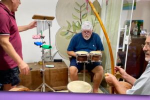 A Pá - Preparando Gravação. Xico - Francisco de Assis Couto Teixeira - Bongô, Mestre Polêmico - Berimbau, Pandeiro e Voz, Henrique Couto Teixeira - Surda, Conga, Bongô e Carrilhão. Sala VIP, Tigüéra 363, Juiz de Fora, Minas Gerais/MG, Brasil. Registro de Capoeira Mestre Polêmico - Professor Doutor João Couto Teixeira. IMG_0516/7. 2,46 GB. 19h34/20h24. Quinta-feira, 13 de Março de 2025. HD 1080p. MOV. Universidade Livre de Estudos Culturais da Capoeira - Universidade da Capoeira - UNICAPOEIRA, Instituto de Educação Socioambiental - IESAMBI, Associação de Capoeira - ASCA, Grupo de Capoeira MEIA LUA - Fundado na Terça-feira, 29 de Maio de 1962. Orquestra Harmônica de Berimbaus. http://universidadedacapoeira.com/ Seja membro deste canal e ganhe benefícios: https://www.youtube.com/channel/UCE6HrA5Y_VZ4-hgw8FG13aw/join PIX - polemico72@hotmail.com
