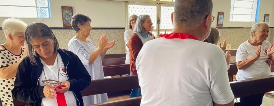 Apóstol@s da Oração ao Sagrado Coração de Jesus: Reunião. Igreja Nossa Senhora Mãe de Deus, Bairro Nossa Senhora de Lourdes, Juiz de Fora, Minas Gerais/MG, Brasil. Registro de Capoeira Mestre Polêmico - Professor João Couto Teixeira. IMG_2354. 4,4 GB. 09h00. Sexta-feira, 02 de Maio de 2025. HD 1080p. MOV. Universidade Livre de Estudos Culturais da Capoeira - Universidade da Capoeira - UNICAPOEIRA, Instituto de Educação Socioambiental - IESAMBI, Associação de Capoeira - ASCA e Grupo de Capoeira MEIA LUA - Fundado Terça-feira, 29 de Maio de 1962. http://universidadedacapoeira.com/ Seja membro deste canal e ganhe benefícios: https://www.youtube.com/channel/UCE6HrA5Y_VZ4-hgw8FG13aw/join PIX - polemico72@hotmail.com