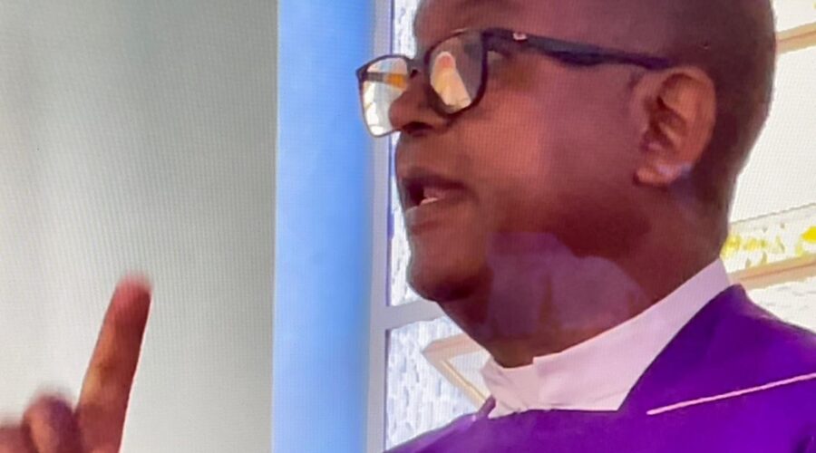 Celebração Eucarística: Padre Guanair da Silva Santos. Ministra Extraordinária da Sagrada Comunhão Ana Venâncio. Primeira Leitura Ministro Extraordinário da Sagrada Comunhão Paulo Roberto Pires. Salmo 50 - Ó Senhor não Desprezeis um Coração Arrependido. Igreja Nossa Senhora Mãe de Deus, Bairro Nossa Senhora de Lourdes, Juiz de Fora, Minas Gerais/MG, Brasil. Registro de Capoeira Mestre Polêmico - Professor Doutor João Couto Teixeira. IMG_0507. 4,44 GB. 08h00. Sexta-feira, 07 de Março de 2025. HD 1080p. MOV. Universidade Livre de Estudos Culturais da Capoeira - Universidade da Capoeira - UNICAPOEIRA, Instituto de Educação Socioambiental - IESAMBI, Associação de Capoeira - ASCA e Grupo de Capoeira MEIA LUA - Fundado Terça-feira, 29 de Maio de 1962. http://universidadedacapoeira.com/ Seja membro deste canal e ganhe benefícios: https://www.youtube.com/channel/UCE6HrA5Y_VZ4-hgw8FG13aw/join PIX - polemico72@hotmail.com