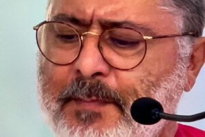 Celebração Eucarística à Apóstol@s da Oraçãoão ao Sagrado Coração de Jesus. Padre Guanair da Silva Santos. Ministra Extraordinária da Sagrada Comunhão Maria Angélica A. de Moraes Tavares. Acolhida Miriam Regina Freitas Ferreira Fonseca. Primeira Leitura Salete Libardoni. Salmo 33 - Do Coração Atribulado está Perto o Senhor - Mestre Polêmico. Igreja Nossa Senhora Mãe de Deus, Bairro Nossa Senhora de Lourdes, Juiz de Fora, Minas Gerais/MG, Brasil. Registro de Capoeira Mestre Polêmico - Professor Doutor João Couto Teixeira. IMG_0547.5,63 GB. 15h00. Sexta-feira, 04 de Abril de 2025. HD 1080p. MOV. Universidade Livre de Estudos Culturais da Capoeira - Universidade da Capoeira - UNICAPOEIRA, Instituto de Educação Socioambiental - IESAMBI, Associação de Capoeira - ASCA e Grupo de Capoeira MEIA LUA - Fundado Terça-feira, 29 de Maio de 1962. http://universidadedacapoeira.com/ Seja membro deste canal e ganhe benefícios: https://www.youtube.com/channel/UCE6HrA5Y_VZ4-hgw8FG13aw/join PIX - polemico72@hotmail.com