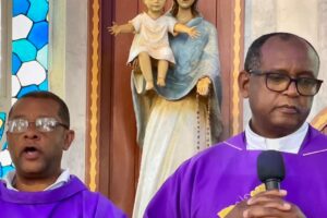 Celebração Eucarística: Padre Guanair da Silva Santos. Diácono Márcio Rosa dos Santos. Ministro Extraordinário da Sagrada Comunhão Amaro Azevedo. Acolhida Isabel dos Santos Souza Borges. Salmo 90 - Em Minhas Dores, Ó Senhor, Permanecei Junto de Mim - Salete Libardoni. Segunda Leitura Natália Regina Silva de Assis. Pastoral da Música Alexander Azalim, Ana Luísa Azalim e Leonardo Torres. Igreja Nossa Senhora Mãe de Deus, Bairro Nossa Senhora de Lourdes, Juiz de Fora, Minas Gerais/MG, Brasil. Registro de Capoeira Mestre Polêmico - Professor Doutor João Couto Teixeira. IMG_0512. 8,34 GB. 08h00. Domingo, 09 de Março de 2025. HD 1080p. MOV. Universidade Livre de Estudos Culturais da Capoeira - Universidade da Capoeira - UNICAPOEIRA, Instituto de Educação Socioambiental - IESAMBI, Associação de Capoeira - ASCA e Grupo de Capoeira MEIA LUA - Fundado Terça-feira, 29 de Maio de 1962. http://universidadedacapoeira.com/ Seja membro deste canal e ganhe benefícios: https://www.youtube.com/channel/UCE6HrA5Y_VZ4-hgw8FG13aw/join PIX - polemico72@hotmail.com