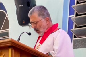 Celebração Eucarística: Padre Guanair da Silva Santos. Salmo 33 - Provai e Vêde Quão Suave é o Senhor - Mestre Polêmico. Pastoral da Música Lenise de Souza Gonçalves. Igreja Nossa Senhora Mãe de Deus, Bairro Nossa Senhora de Lourdes, Juiz de Fora, Minas Gerais/MG, Brasil. Registro de Capoeira Mestre Polêmico - Professor Doutor João Couto Teixeira. IMG_0537. 477,6 MB. 17h50. Domingo, 30 de Março de 2025. HD 1080p. MOV. Universidade Livre de Estudos Culturais da Capoeira - Universidade da Capoeira - UNICAPOEIRA, Instituto de Educação Socioambiental - IESAMBI, Associação de Capoeira - ASCA e Grupo de Capoeira MEIA LUA - Fundado Terça-feira, 29 de Maio de 1962. http://universidadedacapoeira.com/ Seja membro deste canal e ganhe benefícios: https://www.youtube.com/channel/UCE6HrA5Y_VZ4-hgw8FG13aw/join PIX - polemico72@hotmail.com