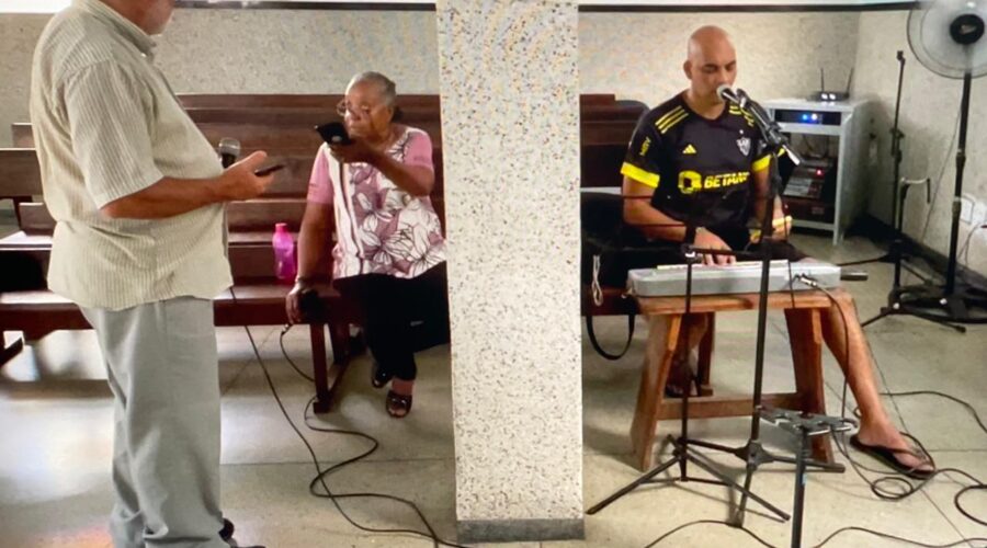 Pastoral da Música: Ensaio. Isabel dos Santos Sousa Borges, Capoeira Mestres Polêmico e Avatar de Gravatá - Giovanni Diomedson de Andrade. Presença do Padre Guanair da Silva Santos. Igreja Nossa Senhora Mãe de Deus, Bairro Nossa Senhora de Lourdes, Juiz de Fora, Minas Gerais/MG, Brasil. Registro de Capoeira Mestre Polêmico - Professor Doutor João Couto Teixeira. IMG_0532. 1,05 GB. 14h00. Sexta-feira, 21 de Março de 2025. HD 1080p. MOV. Universidade Livre de Estudos Culturais da Capoeira - Universidade da Capoeira - UNICAPOEIRA, Instituto de Educação Socioambiental - IESAMBI, Associação de Capoeira - ASCA e Grupo de Capoeira MEIA LUA - Fundado Terça-feira, 29 de Maio de 1962. http://universidadedacapoeira.com/ Seja membro deste canal e ganhe benefícios: https://www.youtube.com/channel/UCE6HrA5Y_VZ4-hgw8FG13aw/join PIX - polemico72@hotmail.com
