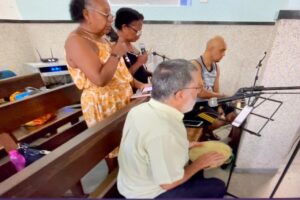 Pastoral da Música: Ensaio. Isabel dos Santos Sousa Borges, Dalvia da Silva Paula, Capoeira Mestres Polêmico e Avatar de Gravatá - Giovanni Diomedson de Andrade. Igreja Nossa Senhora Mãe de Deus, Bairro Nossa Senhora de Lourdes, Juiz de Fora, Minas Gerais/MG, Brasil. Registro de Capoeira Mestre Polêmico - Professor Doutor João Couto Teixeira. IMG_0545. 1,91 GB. 14h09. Quinta-feira, 03 de Abril de 2025. HD 1080p. MOV. Universidade Livre de Estudos Culturais da Capoeira - Universidade da Capoeira - UNICAPOEIRA, Instituto de Educação Socioambiental - IESAMBI, Associação de Capoeira - ASCA e Grupo de Capoeira MEIA LUA - Fundado Terça-feira, 29 de Maio de 1962. http://universidadedacapoeira.com/ Seja membro deste canal e ganhe benefícios: https://www.youtube.com/channel/UCE6HrA5Y_VZ4-hgw8FG13aw/join PIX - polemico72@hotmail.com