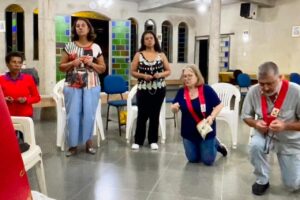 Terço - Salete Libardoni. Igreja Nossa Senhora da Visitação, Bairro Tigüéra, Juiz de Fora, Minas Gerais/MG, Brasil. Registro de Capoeira Mestre Polêmico - Professor Doutor João Couto Teixeira. IMG_0569. 3,24 GB. 17h30. Sábado, 10 de Maio de 2025. HD 1080p. MOV. Universidade Livre de Estudos Culturais da Capoeira - Universidade da Capoeira - UNICAPOEIRA, Instituto de Educação Socioambiental - IESAMBI, Associação de Capoeira - ASCA e Grupo de Capoeira MEIA LUA - Fundado Terça-feira, 29 de Maio de 1962. http://universidadedacapoeira.com/ Seja membro deste canal e ganhe benefícios: https://www.youtube.com/channel/UCE6HrA5Y_VZ4-hgw8FG13aw/join PIX - polemico72@hotmail.com