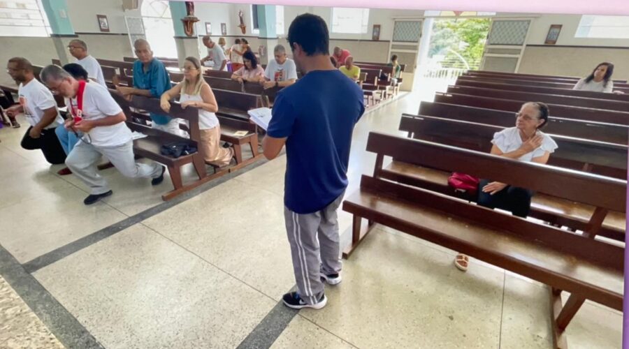 Terço dos Homens em Família: Leonardo Torres. Igreja Nossa Senhora Mãe de Deus, Bairro Nossa Senhora de Lourdes, Juiz de Fora, Minas Gerais/MG, Brasil. Registro de Capoeira Mestre Polêmico - Professor Doutor João Couto Teixeira. IMG_0533. 3,73 GB. 09h15. Domingo, 23 de Março de 2025. HD 1080p. MOV. Universidade Livre de Estudos Culturais da Capoeira - Universidade da Capoeira - UNICAPOEIRA, Instituto de Educação Socioambiental - IESAMBI, Associação de Capoeira - ASCA e Grupo de Capoeira MEIA LUA - Fundado Terça-feira, 29 de Maio de 1962. http://universidadedacapoeira.com/ Seja membro deste canal e ganhe benefícios: https://www.youtube.com/channel/UCE6HrA5Y_VZ4-hgw8FG13aw/join PIX - polemico72@hotmail.com