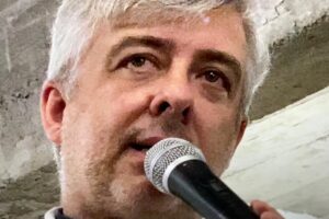 Celebração Eucarística: Padre João Carlos Paschoalim de Castro. Diácono Márcio Rosa dos Santos. Ministr@s Extraordinári@s da Sagrada Comunhão Vera e Wilson Milagre. Coroinha Esther Portes Macedo. Acolhida Ministra Extraordinária da Sagrada Comunhão Ana Venâncio. Leitura. Salmo 12 - O Santo de Israel é Grande entre Vós - Mestre Polêmico. Preces da Comunidade Isabel Brugiolo. Pastoral da Música Abraão Rocha. Igreja Nossa Senhora da Visitação, Bairro Tigüéra, Juiz de Fora, Minas Gerais/MG, Brasil. Registro de Capoeira Estrela Dalva - Artista Plástica e Cineasta Salete Libardoni. IMG_3091. 8,5 GB. 18h30. Sábado, 31 de Maio de 2025. HD 1080p. MOV. Universidade Livre de Estudos Culturais da Capoeira - Universidade da Capoeira - UNICAPOEIRA, Instituto de Educação Socioambiental - IESAMBI, Associação de Capoeira - ASCA e Grupo de Capoeira MEIA LUA - Fundado Terça-feira, 29 de Maio de 1962. http://universidadedacapoeira.com/ Seja membro deste canal e ganhe benefícios: https://www.youtube.com/channel/UCE6HrA5Y_VZ4-hgw8FG13aw/join PIX - polemico72@hotmail.com