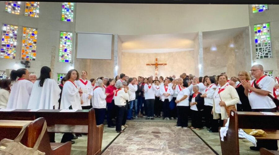 Celebração Eucarística à Apostol@s da Oração: Padre Renato Alves Rodrigues. Santuário do Sagrado Coração de Jesus, Rua Doutor Alberto Vieira Lima, Número 50, Bairro Bairu, Juiz de Fora, Minas Gerais/MG, Brasil. Registro de Capoeira Estrela Dalva - Artista Plástica e Cineasta Salete Libardoni. IMG_0619. 10,78 GB. 09h00. Domingo, 01 de Junho de 2025. HD 1080p. MOV. Universidade Livre de Estudos Culturais da Capoeira - Universidade da Capoeira - UNICAPOEIRA, Instituto de Educação Socioambiental - IESAMBI, Associação de Capoeira - ASCA e Grupo de Capoeira MEIA LUA - Fundado Terça-feira, 29 de Maio de 1962. http://universidadedacapoeira.com/ Seja membro deste canal e ganhe benefícios: https://www.youtube.com/channel/UCE6HrA5Y_VZ4-hgw8FG13aw/join PIX - polemico72@hotmail.com