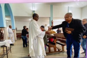 Celebração Eucarística: Padre Guanair da Silva Santos. Diácono Márcio Rosa dos Santos. Ministro Extraordinário da Sagrada Comunhão e Preces da Comunidade Paulo Roberto Pires. Coroinha Esther Portes Macedo. Acolhida Ministra Extraordinária da Sagrada Comunhão Ana Venâncio. Leitura Graça. Salmo 115 - Oferto ao Senhor um Sacrifício de Louvor - Mestre Polêmico. Igreja Nossa Senhora Mãe de Deus, Bairro Nossa Senhora de Lourdes, Juiz de Fora, Minas Gerais/MG, Brasil. Registro de Capoeira Estrela Dalva - Artista Plástica e Cineasta Salete Libardoni. IMG_3441. 8,6 GB. 07h56. Sexta-feira, 13 de Junho de 2025. HD 1080p. MOV. Universidade Livre de Estudos Culturais da Capoeira - Universidade da Capoeira - UNICAPOEIRA, Instituto de Educação Socioambiental - IESAMBI, Associação de Capoeira - ASCA e Grupo de Capoeira MEIA LUA - Fundado Terça-feira, 29 de Maio de 1962. http://universidadedacapoeira.com/ Seja membro deste canal e ganhe benefícios: https://www.youtube.com/channel/UCE6HrA5Y_VZ4-hgw8FG13aw/join PIX - polemico72@hotmail.com