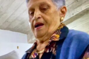 Celebração da Palavra: Diácono Márcio Rosa dos Santos. Ministra Extraordinária da Sagrada Comunhão Betinha. Acolhida Ministro Extraordinário da Sagrada Comunhão Eduardo Boscaro Yung. Leitura Coordenador Cláudio Luiz Farias. Salmo 148 - Da Vossa Glória está Cheio o Céu e a Terra - Mestre Polêmico. Preces da Comunidade Sebastião Rosa Leite Santos. Igreja Nossa Senhora da Visitação, Bairro Tigüéra, Juiz de Fora, Minas Gerais/MG, Brasil. Registro de Capoeira Mestre Polêmico - Professor Doutor João Couto Teixeira. IMG_0581. 8,71 GB. 19h00. Quarta-feira, 28 de Maio de 2025. HD 1080p. MOV. Universidade Livre de Estudos Culturais da Capoeira - Universidade da Capoeira - UNICAPOEIRA, Instituto de Educação Socioambiental - IESAMBI, Associação de Capoeira - ASCA e Grupo de Capoeira MEIA LUA - Fundado Terça-feira, 29 de Maio de 1962. http://universidadedacapoeira.com/ Seja membro deste canal e ganhe benefícios: https://www.youtube.com/channel/UCE6HrA5Y_VZ4-hgw8FG13aw/join PIX - polemico72@hotmail.com