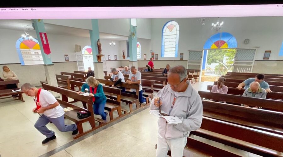 Terço dos Homens em Família: Coordenador Cláudio Luiz Farias. Igreja Nossa Senhora Mãe de Deus, Bairro Nossa Senhora de Lourdes, Juiz de Fora, Minas Gerais/MG, Brasil. Registro de Capoeira Estrela Dalva - Artista Plástica e Cineasta Salete Libardoni. IMG_0623. 3,8 GB. 08h05. Domingo, 08 de Junho de 2025. HD 1080p. MOV. Universidade Livre de Estudos Culturais da Capoeira - Universidade da Capoeira - UNICAPOEIRA, Instituto de Educação Socioambiental - IESAMBI, Associação de Capoeira - ASCA e Grupo de Capoeira MEIA LUA - Fundado Terça-feira, 29 de Maio de 1962. http://universidadedacapoeira.com/ Seja membro deste canal e ganhe benefícios: https://www.youtube.com/channel/UCE6HrA5Y_VZ4-hgw8FG13aw/join PIX - polemico72@hotmail.com