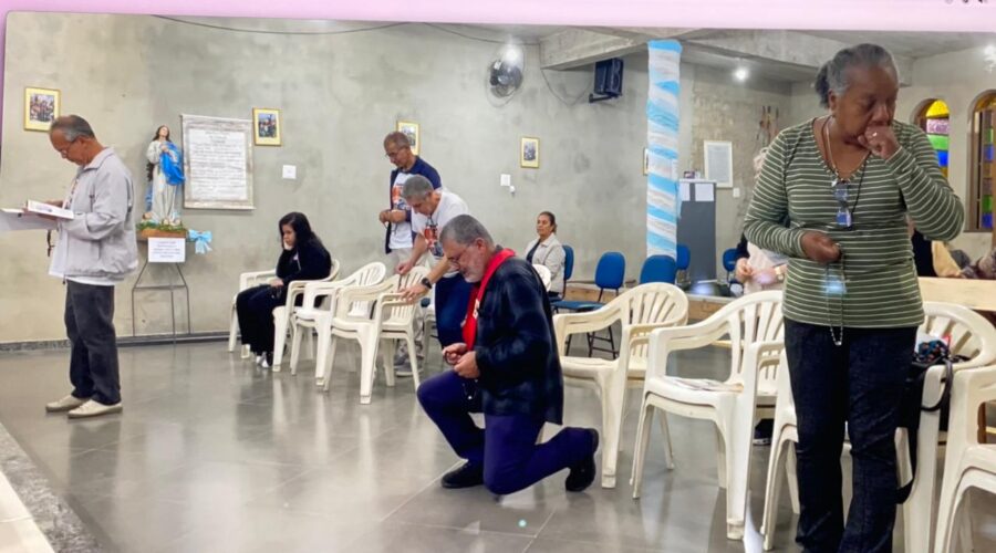 Terço dos Homens em Família: Coordenador Cláudio Luiz Farias. Igreja Nossa Senhora da Visitação, Bairro Tigüéra, Juiz de Fora, Minas Gerais/MG, Brasil. Registro de Capoeira Mestre Polêmico - Professor Doutor João Couto Teixeira. IMG_0581. 4,07 GB. 17h15. Quarta-feira, 28 de Maio de 2025. HD 1080p. MOV. Universidade Livre de Estudos Culturais da Capoeira - Universidade da Capoeira - UNICAPOEIRA, Instituto de Educação Socioambiental - IESAMBI, Associação de Capoeira - ASCA e Grupo de Capoeira MEIA LUA - Fundado Terça-feira, 29 de Maio de 1962. http://universidadedacapoeira.com/ Seja membro deste canal e ganhe benefícios: https://www.youtube.com/channel/UCE6HrA5Y_VZ4-hgw8FG13aw/join PIX - polemico72@hotmail.com