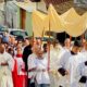 Missa e Procissão: Corpus Christi. Padre Guanair da Silva Santos. Diácono Márcio Rosa dos Santos. Ministra Simone. Acólitas Maria Fernanda e Anita. Coroinha Luiza Maria. Acolhida Ministra Vera. Salmo 110 – Tu és Sacerdote Eternamente, Segundo a Ordem do Rei Melquisedec – Geraldo. Preces da Comunidade Ana. Pastoral da Música Abraão. Igreja Nossa Senhora Mãe de Deus, Juiz de Fora. IMG_3570. 13,64 GB. 08h00. 5a. 19Jun25.