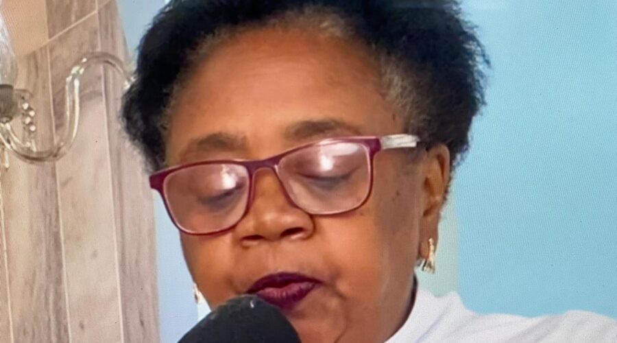 Celebração Eucarística: Padre Guanair da Silva Santos. Diácono Márcio Rosa dos Santos. Acolhida Ministra Extraordinária da Sagrada Comunhão Ana dos Santos. Primeira Leitura Geraldo. Salmo 33 - De Todos os Temores me Livrou o Senhor Deus - Mestre Polêmico. Preces da Comunidade Natália Regina Silva de Assis. Pastoral da Música Abraão Rocha. Igreja Nossa Senhora Mãe de Deus, Bairro Nossa Senhora de Lourdes, Juiz de Fora, Minas Gerais/MG, Brasil. Registro de Capoeira Estrela Dalva - Artista Plástica e Cineasta Salete Libardoni. IMG_3838. 8,56 GB. 08h00. Domingo, 29 de Junho de 2025. HD 1080p. MOV. Universidade Livre de Estudos Culturais da Capoeira - Universidade da Capoeira - UNICAPOEIRA, Instituto de Educação Socioambiental - IESAMBI, Associação de Capoeira - ASCA e Grupo de Capoeira MEIA LUA - Fundado Terça-feira, 29 de Maio de 1962. http://universidadedacapoeira.com/ Seja membro deste canal e ganhe benefícios: https://www.youtube.com/channel/UCE6HrA5Y_VZ4-hgw8FG13aw/join PIX - polemico72@hotmail.com