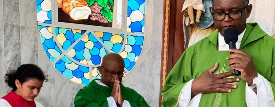 Celebração Eucarística: Padre Guanair da Silva Santos. Diácono Márcio Rosa dos Santos. Ministro Extraordinário da Sagrada Comunhão Paulo Roberto Pires. Acólita Maria Fernanda Maia. Acolhida Ministro Extraordinário da Sagrada Comunhão Alexander Azalim. Primeira Leitura Coordenador CláudioLuiz Farias. Salmo 62 - A Minha Alma tem Sede de Vós, como a Terra Sedenta, Ó Meu Deus - Geraldo. Segunda Leitura Sebastião Rosa Leite Filho. Preces da Comunidade Mestre Polêmico. Igreja Nossa Senhora Mãe de Deus, Bairro Nossa Senhora de Lourdes, Juiz de Fora, Minas Gerais/MG, Brasil. Registro de Capoeira Mestre Polêmico - Professor Doutor João Couto Teixeira. IMG_3640. 8,8 GB. 08h00. Domingo, 22 de Junho de 2025. HD 1080p. MOV. Universidade Livre de Estudos Culturais da Capoeira - Universidade da Capoeira - UNICAPOEIRA, Instituto de Educação Socioambiental - IESAMBI, Associação de Capoeira - ASCA e Grupo de Capoeira MEIA LUA - Fundado Terça-feira, 29 de Maio de 1962. http://universidadedacapoeira.com/ Seja membro deste canal e ganhe benefícios: https://www.youtube.com/channel/UCE6HrA5Y_VZ4-hgw8FG13aw/join PIX - polemico72@hotmail.com