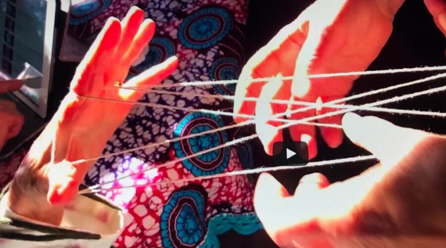 Jogo do Barbante ou Cama de Gato: Célia Couto Teixeira e Cida - Maria Aparecida Couto Teixeira. Tigüera 110, Juiz de Fora, Minas Gerais/MG, Brasil. Registro de Capoeira Mestre Polêmico - Professor João Couto Teixeira. IMG_3933. 67,1 MB. 15h09. 18 de junho de 2020.