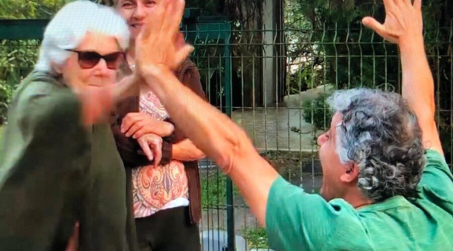 Célia Couto Teixeira e Cida - Maria Aparecida Couto Teixeira: Têvo - Estêvão Couto Teixeira - Saudação Divina. Tigüera 110, Juiz de Fora, Minas Gerais/MG, Brasil. Registro de Capoeira Mestre Polêmico - Professor João Couto Teixeira. IMG_3778, 16,5 MB. 16h38. 13 de junho de 2020.